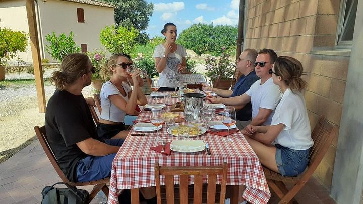 Terre di Perseto Winery in San Casciano: 4 Wines, 2 Olive Oils and Bruschetta Tasting (1/11)