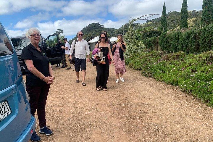 Private Waiheke Wine Tour with Kiwi Connect: Up to 12 Tastings, 3 Vineyards (6/11)