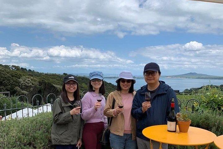 Private Waiheke Wine Tour with Kiwi Connect: Up to 12 Tastings, 3 Vineyards (7/11)