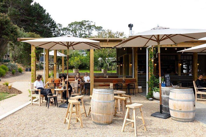 Private Waiheke Wine Tour with Kiwi Connect: Up to 12 Tastings, 3 Vineyards (3/11)