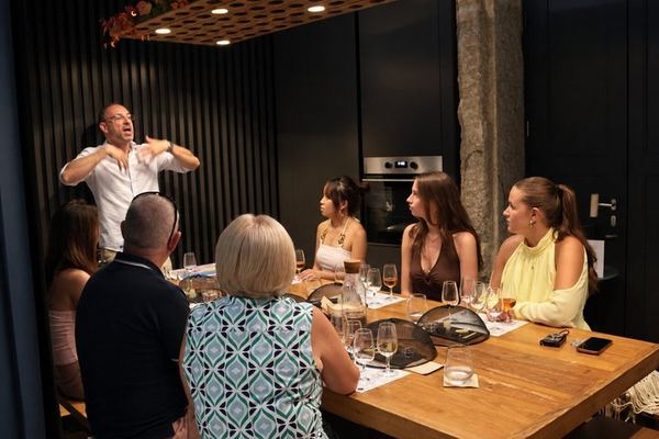 Five Port Wines with Pairings: 30-Minute Tasting Opposite Palácio da Bolsa, Porto