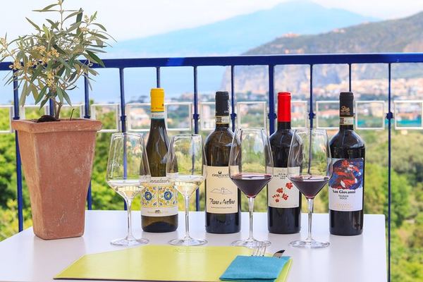 Five Wine Tastings on the Sorrento Coast with Cured Meats, Cheeses and Limoncello
