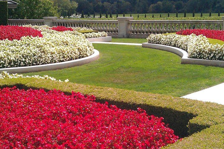 6-Hour Private SUV Wine Tour of Napa or Sonoma Valley with a Chauffeur (10/12)