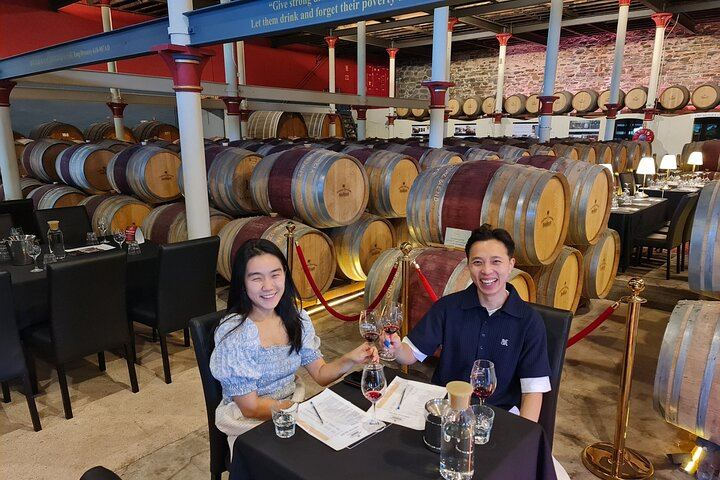 Barossa Valley Wine Tour for Six Guests with a Local Guide, Barossa Pickup and Lunch (5/12)