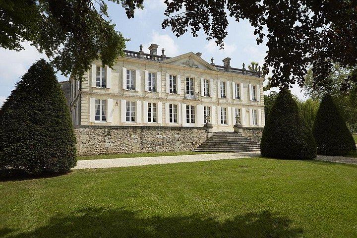 Private Premium Sedan Day in Saint-Émilion: Two Grand Cru Classé Estates and Pomerol (1/12)