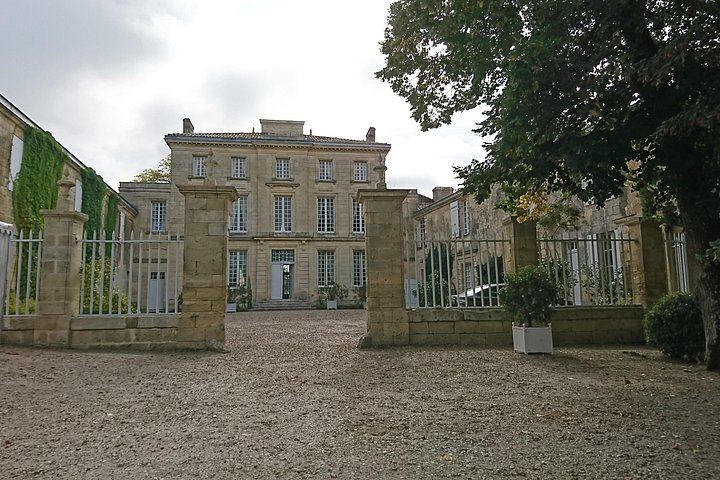 Private Premium Sedan Day in Saint-Émilion: Two Grand Cru Classé Estates and Pomerol (5/12)