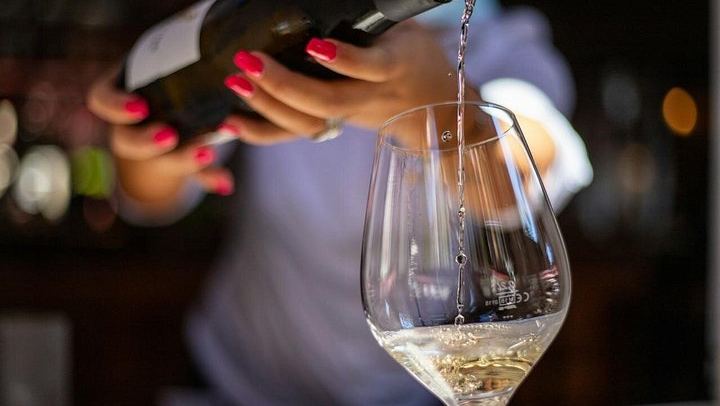 Four-Wine Evening Tasting from Largo do Camões to Bairro Alto, Thursday to Saturday (3/6)