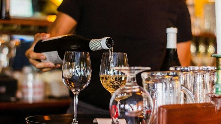 Four-Wine Evening Tasting from Largo do Camões to Bairro Alto, Thursday to Saturday (1/6)