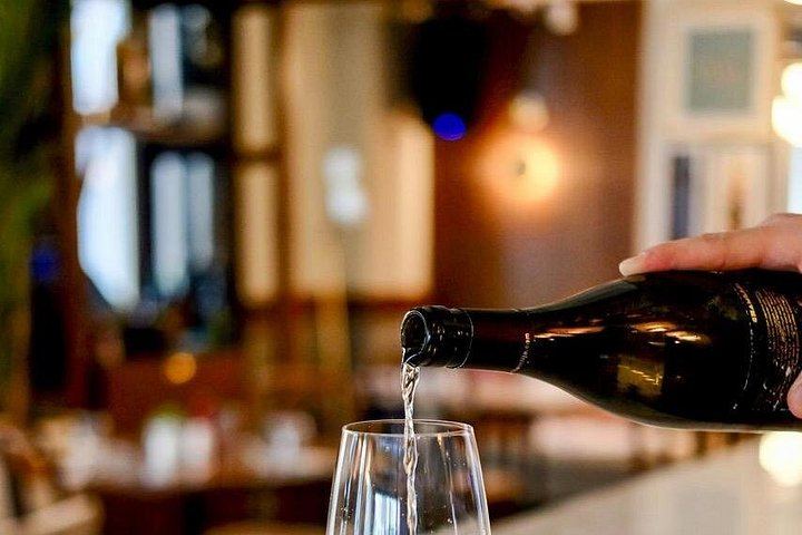 Four-Wine Evening Tasting from Largo do Camões to Bairro Alto, Thursday to Saturday (4/6)