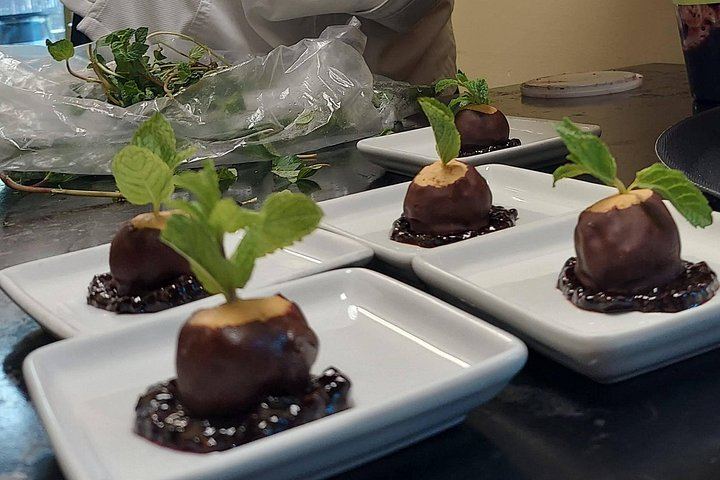 Healdsburg Original Wine and Food Pairing Guided Walking Tour, 4 Hours (4/12)