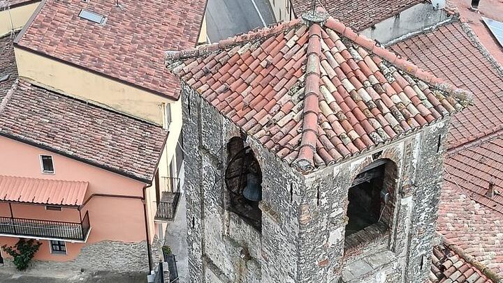 Private Vespa Ride from Alba into Alta Langa Hazelnut Country and Barolo, up to 750 m (4/12)