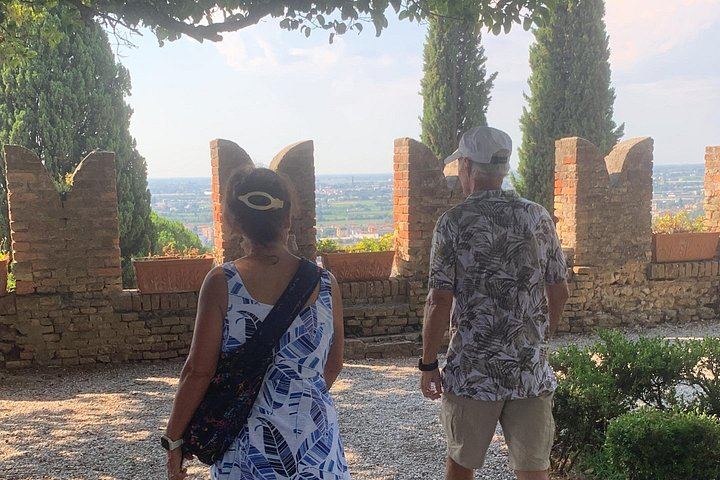 Private Prosecco Hills Tour with Osteria Lunch: 2 Family Wineries, Treviso or Venice Start (10/12)