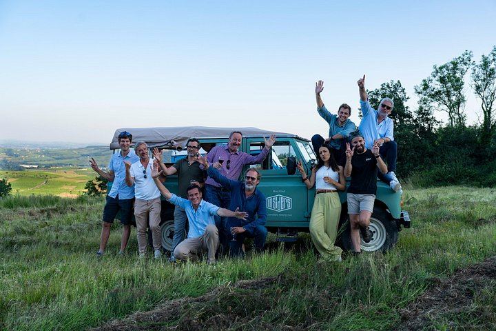Private Southern Burgundy Wine Day in a Vintage Land Rover from Lyon (8/12)