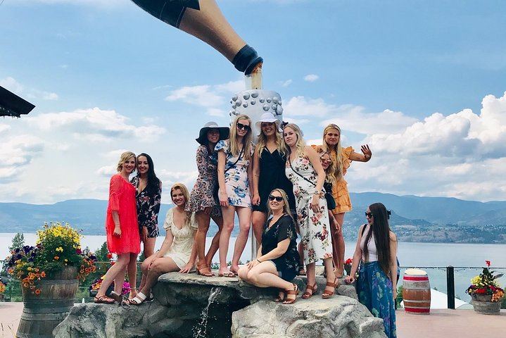 Kelowna Winery Tour with Tastings at Four or More of Six Well-Known Wineries (6/7)