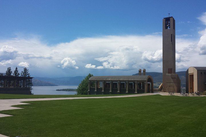 Kelowna Winery Tour with Tastings at Four or More of Six Well-Known Wineries (2/7)