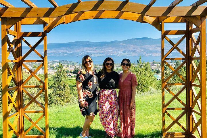 Kelowna Winery Tour with Tastings at Four or More of Six Well-Known Wineries (4/7)