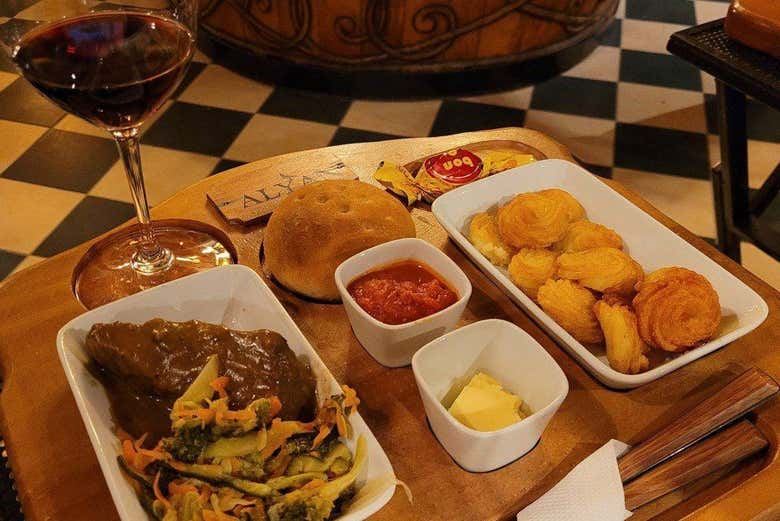 Alyan Family Wines Sunset Tour from Santiago: Vineyard Lookout and Dinner (6/7)