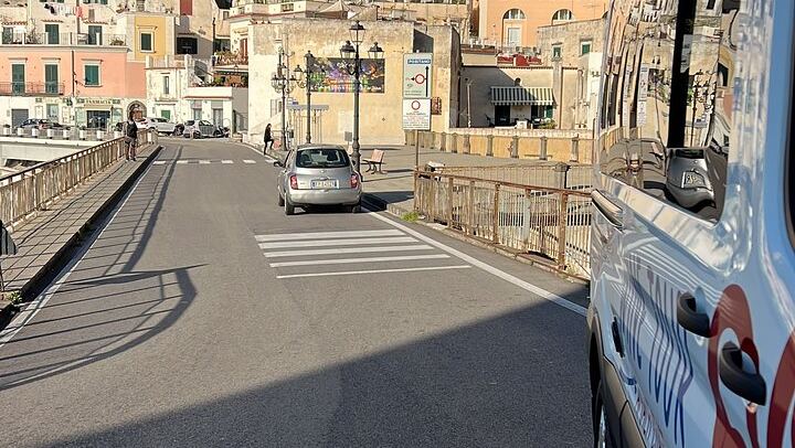 Six-Hour Amalfi Coast Wine Tour with Sommelier Vineyard Walk in Tramonti, 4 Wines (3/12)