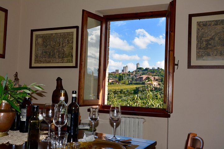 Private Day Trip from Florence to San Gimignano and Chianti by Deluxe Minivan, Commentary (4/8)
