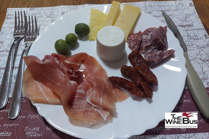 Private Full-Day Irpinia Wine Tour from Sorrento with a Sommelier and Two Wineries (6/12)
