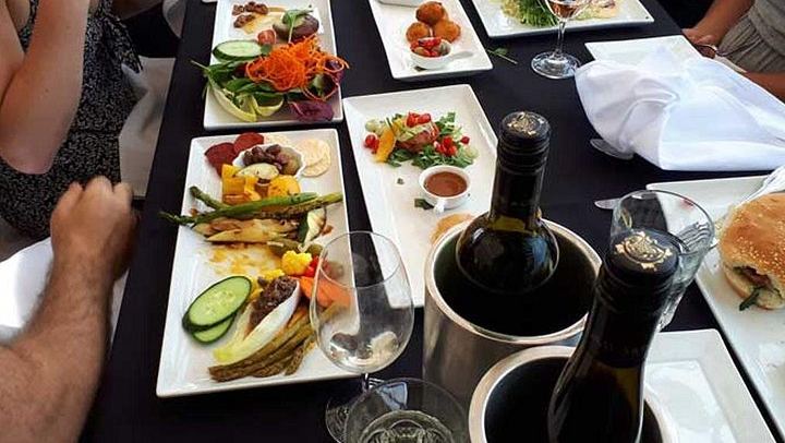 Private Kelowna Wine Tour by Mercedes Sprinter Van for Up to 11 Guests, 4 Hours (3/12)