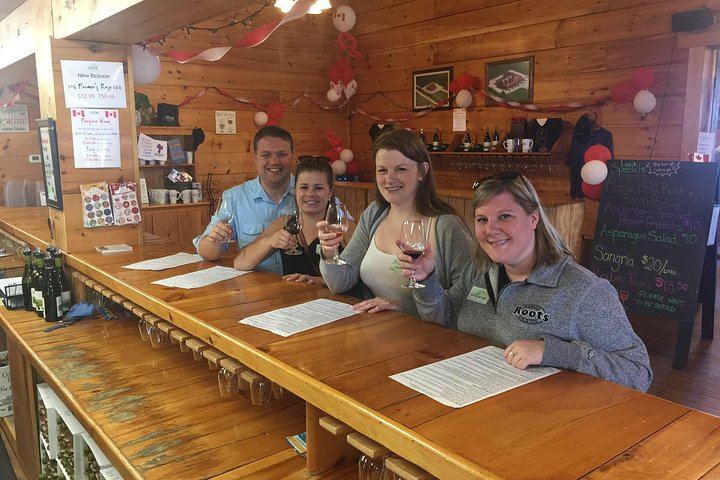 Niagara-on-the-Lake Afternoon Boutique Winery Tour with Cheese Pairing, Groups of 4-10 (8/11)
