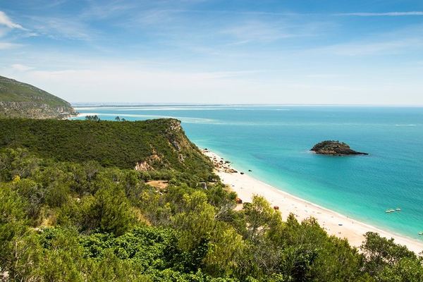 Private Sightseeing Day from Lisbon: Arrábida, Cabo Espichel, Sesimbra and Azeitão Wine