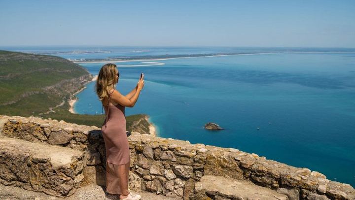 Arrábida Day from Lisbon for Max 8: Two Family Wineries, Tile Workshop, Sesimbra (1/12)