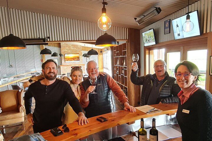 Barossa Valley Wine Tour for Six Guests with a Local Guide, Barossa Pickup and Lunch (9/12)