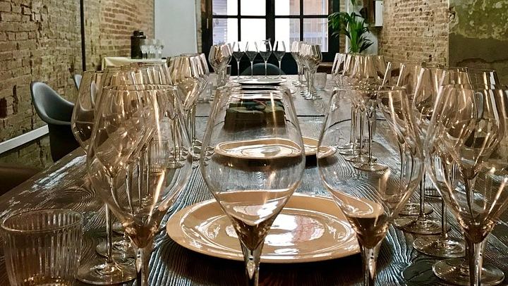 Relaxed Wine Tasting with a Sommelier at Wine Secrets, near Passeig de Gràcia (2/5)