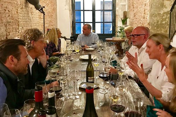 Relaxed Wine Tasting with a Sommelier at Wine Secrets, near Passeig de Gràcia