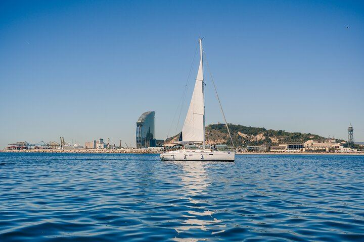 Barcelona Sailboat Trip to an Alella Winery with Tasting, Small Group (11/12)