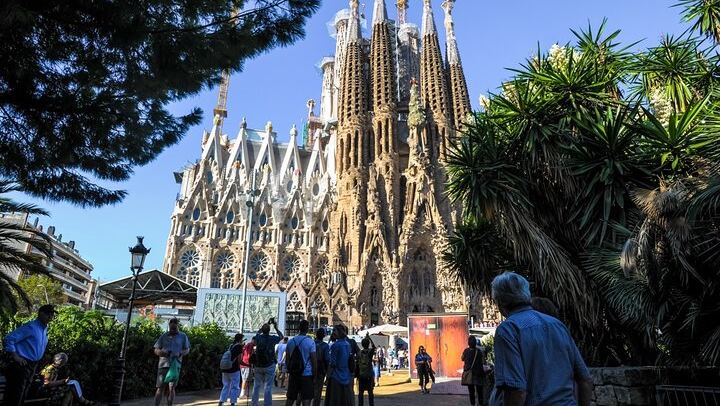 Barcelona Cruise Port Private Shore Trip: Montserrat Abbey and Freixenet Cava Tasting (4/6)