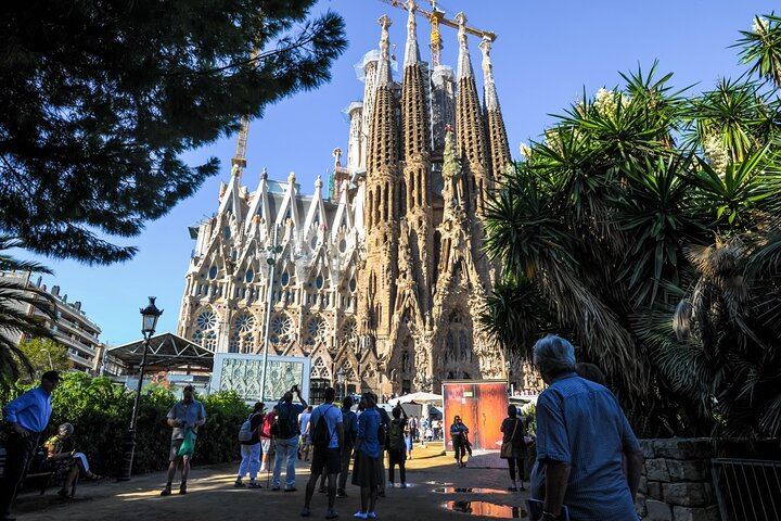 Barcelona Cruise Port Private Shore Trip: Montserrat Abbey and Freixenet Cava Tasting (4/6)