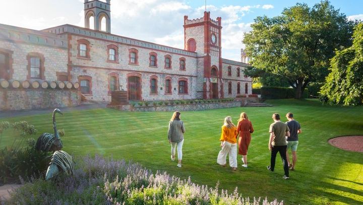 Barossa Valley Premium Wine Tour for Max 6 Guests with Restaurant Lunch (4/6)