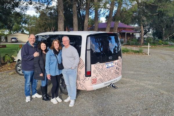 Barossa Valley Wine Tour for Six Guests with a Local Guide, Barossa Pickup and Lunch