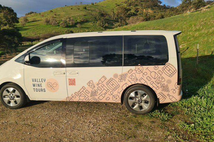 Barossa Valley Wine Tour for Six Guests with a Local Guide, Barossa Pickup and Lunch (10/12)