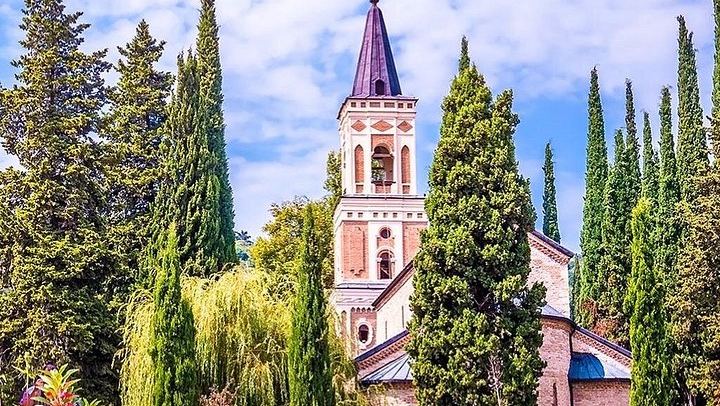 Kakheti Day Tour from Tbilisi: Family Wine Cellar, Bodbe, Sighnaghi and Shoti Bread (3/12)