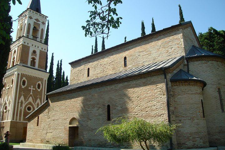Private Kakheti Tour: Khinkali Lunch, Telavi Qvevri Tasting and Gombori Pass (5/10)