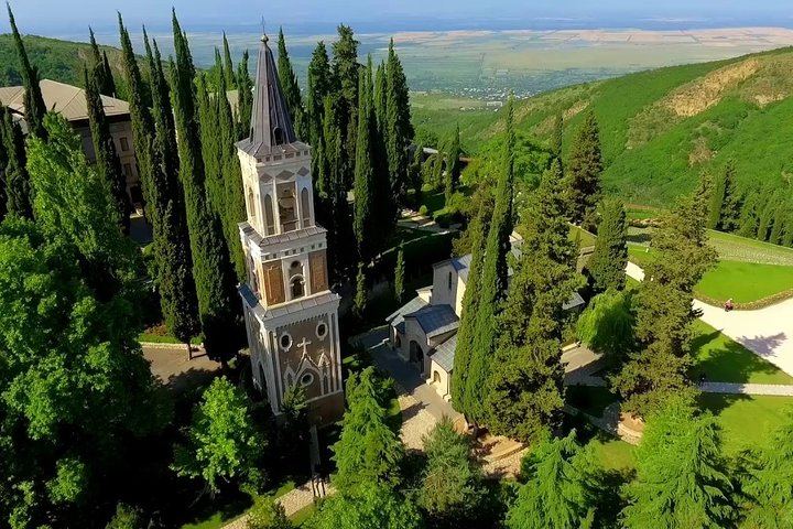 Private Kakheti Tour: Khinkali Lunch, Telavi Qvevri Tasting and Gombori Pass (8/10)