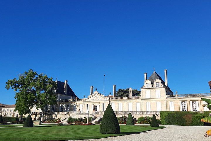 Private Médoc Wine Tour from Bordeaux: Three Châteaux, Gravel Terroir and a Family Estate (10/12)