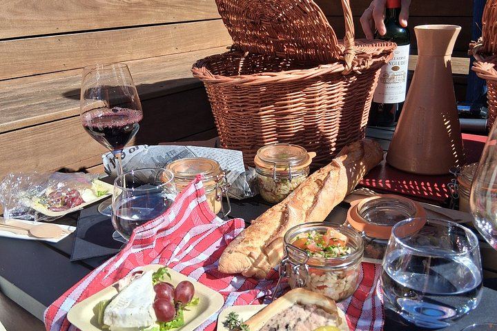 Private Médoc Wine Tour from Bordeaux: Three Châteaux, Gravel Terroir and a Family Estate (7/12)