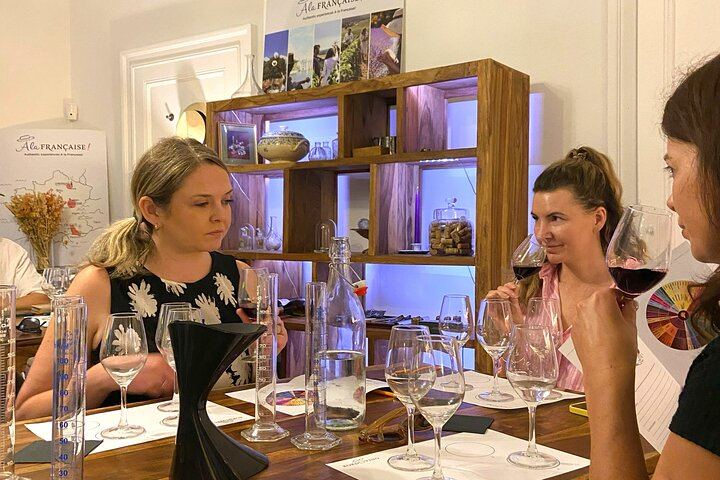 Bordeaux Super Saver: City Wine Tasting, Blending Workshop and Saint-Émilion Château (2/11)