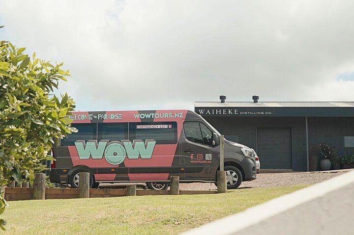 Boutique Waiheke Wine, Gin and Food Tour with Hosts Joe and Jen, 11 Guests Max (9/12)