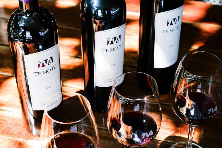 Boutique Waiheke Wine, Gin and Food Tour with Hosts Joe and Jen, 11 Guests Max (4/12)