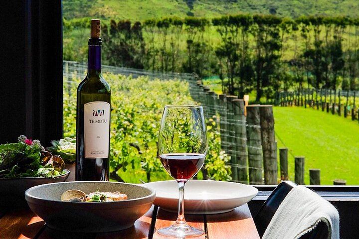 Boutique Waiheke Wine, Gin and Food Tour with Hosts Joe and Jen, 11 Guests Max (2/12)