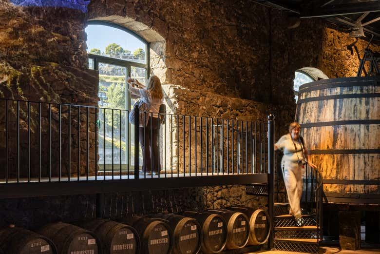 Burmester Winery Visit in Vila Nova de Gaia with a Guided Tasting of Two or Three Wines (4/7)