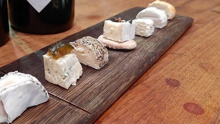 Stellenbosch and Franschhoek Wine Day Trip with Cheese, Lunch and Chocolate Pairings (3/10)