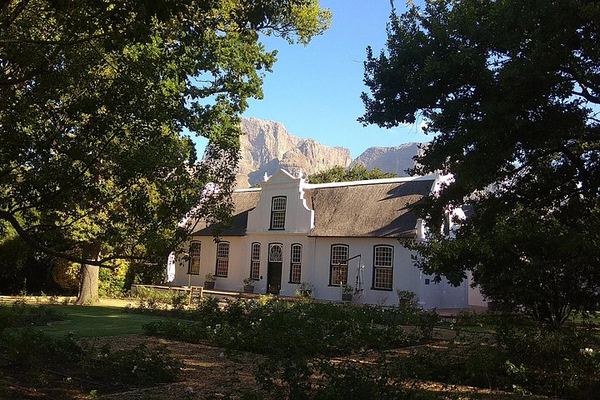 Stellenbosch and Franschhoek Wine Day Trip with Cheese, Lunch and Chocolate Pairings
