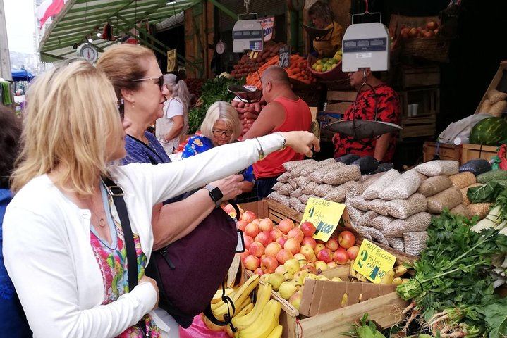 Casablanca Valley Wine Tasting and Valparaiso Heritage Walk, Markets and Elevators (12/12)